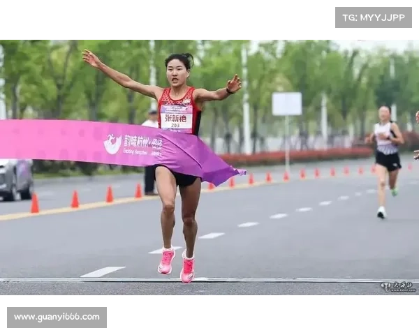 女子冲刺赛的激烈竞争与挑战展现运动员极限速度与拼搏精神